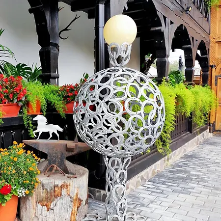 Pensiunea Potcovaru Guest house *